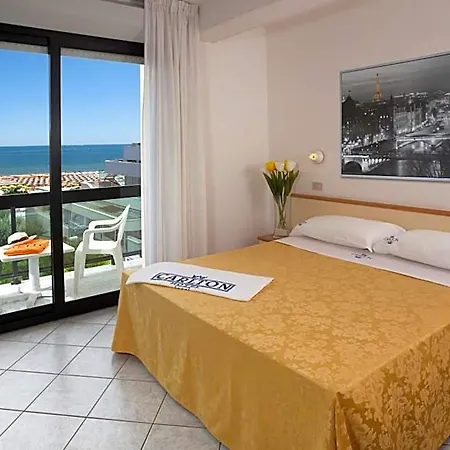 Carlton Hotel