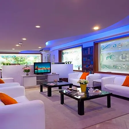 Carlton Hotel