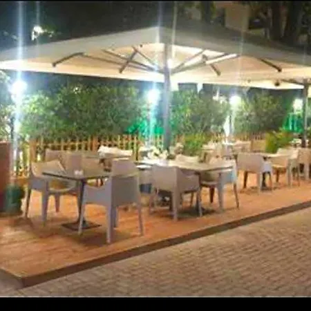 Carlton Hotel 3*